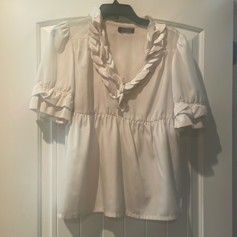 Boutique shirt in great condition! Cream color, size medium.